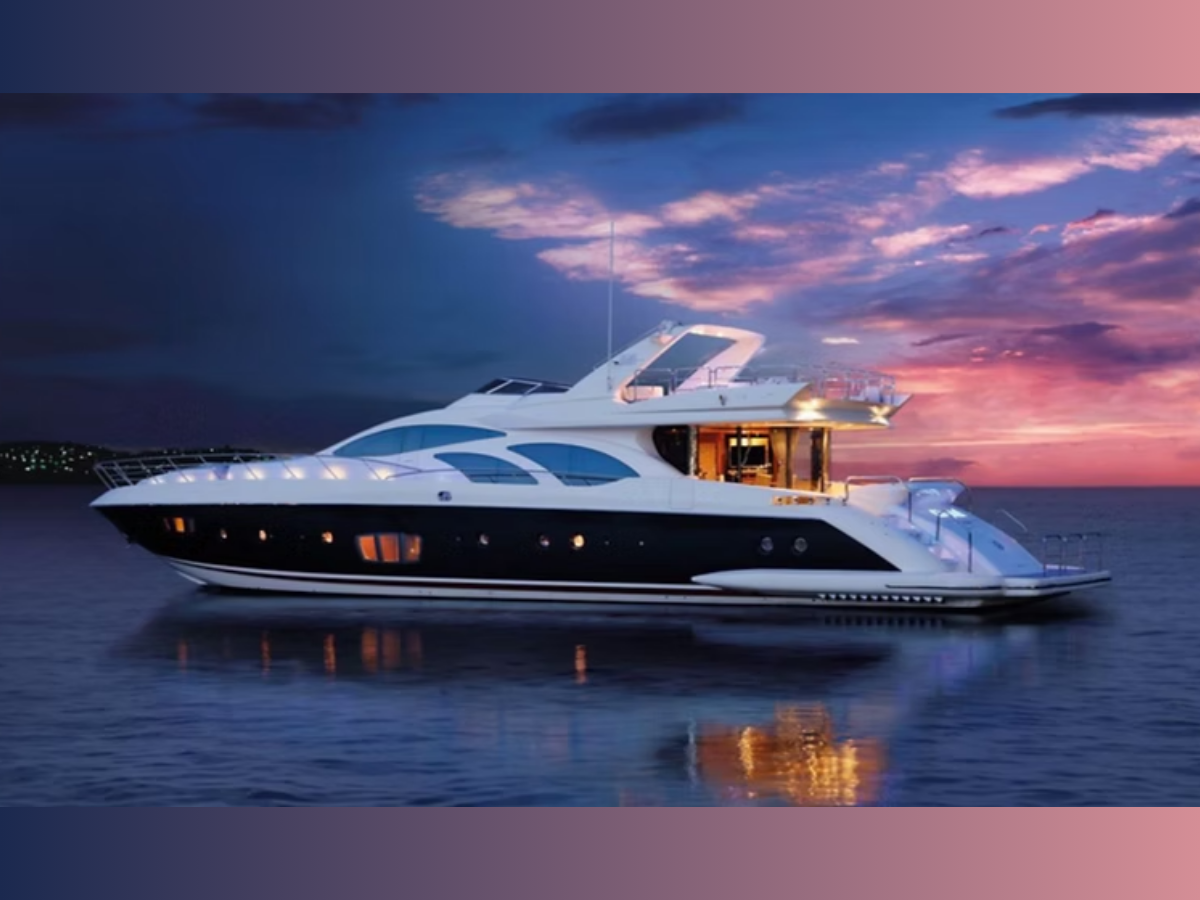 Luxx Black 100ft Yacht