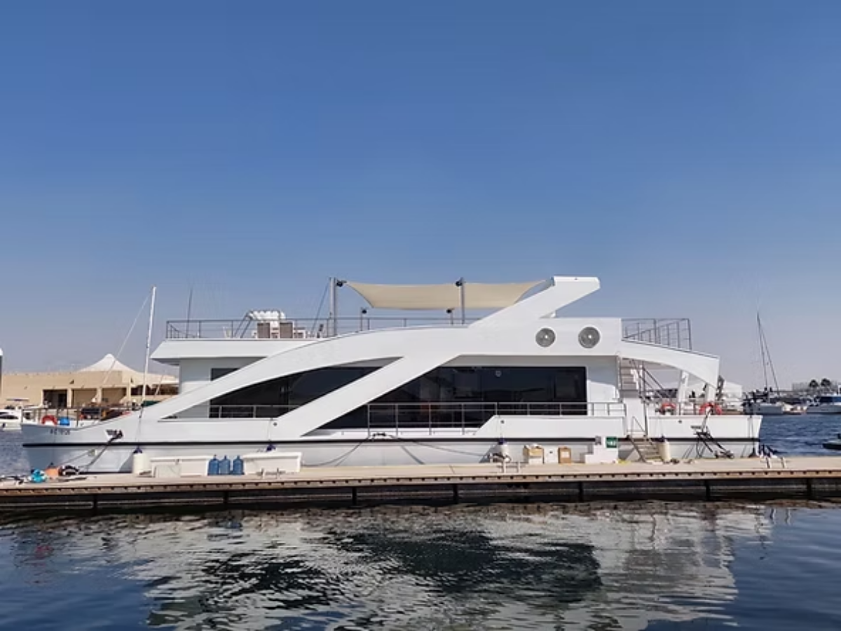 Luxx Houseboat